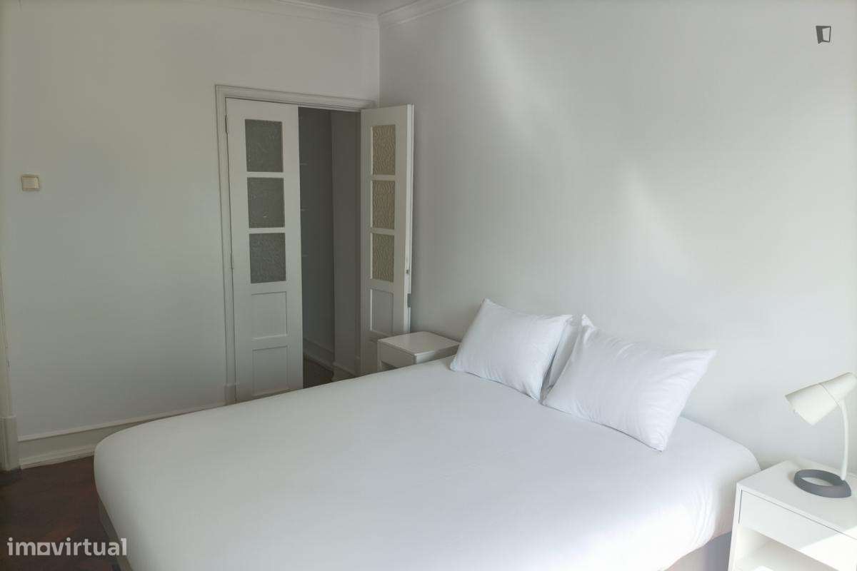 Quarto - localizado em Roma-Areeiro Lisbon - Grande imagem: 3/13