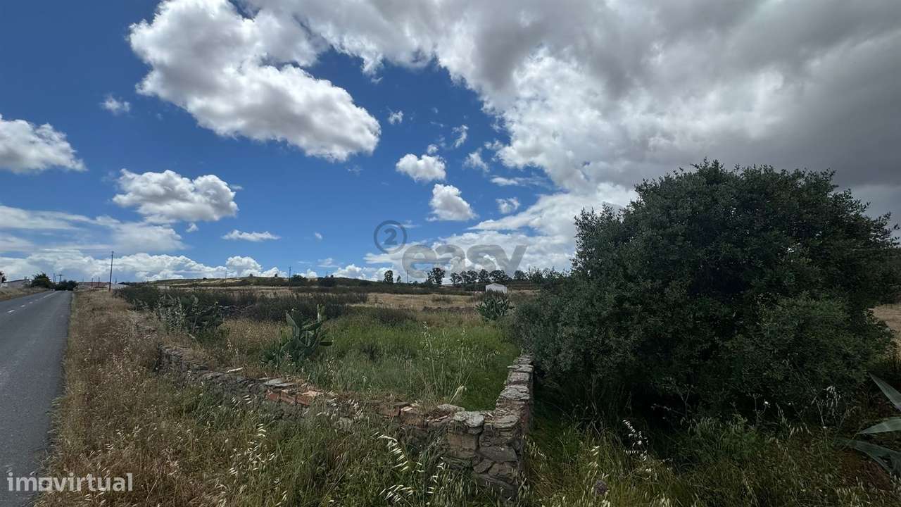 Terreno Urbano para Construção com 1685m2 , São João dos Caldeireiros,-13