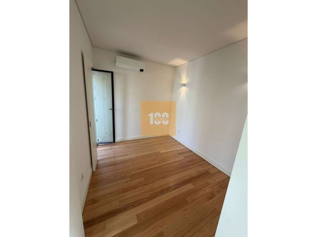 Moradia com jardim em Matosinhos Sul-18