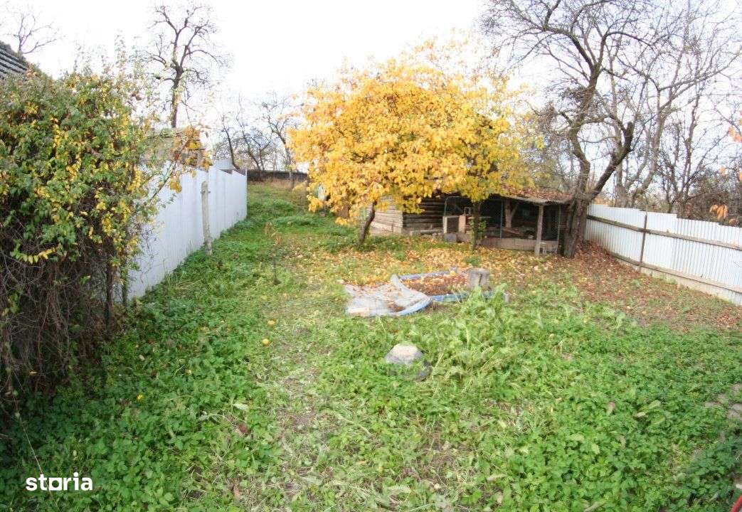 Casa cu gradina in zona foarte linistita si usor accesibila-1