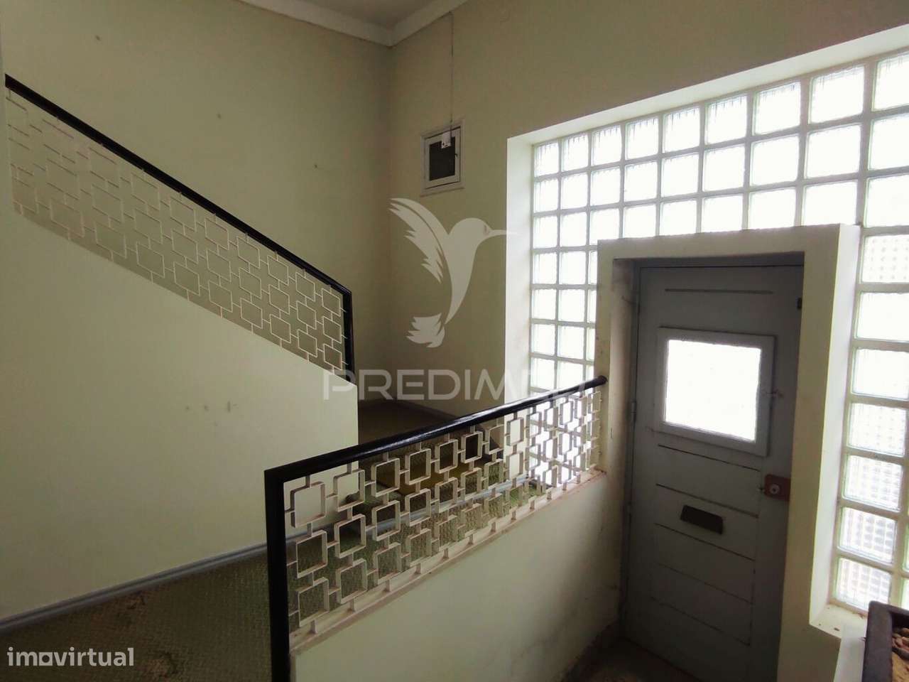 Moradia T4 com 2 pisos independentes - habitação e antigo espaço co... - Grande imagem: 4/37