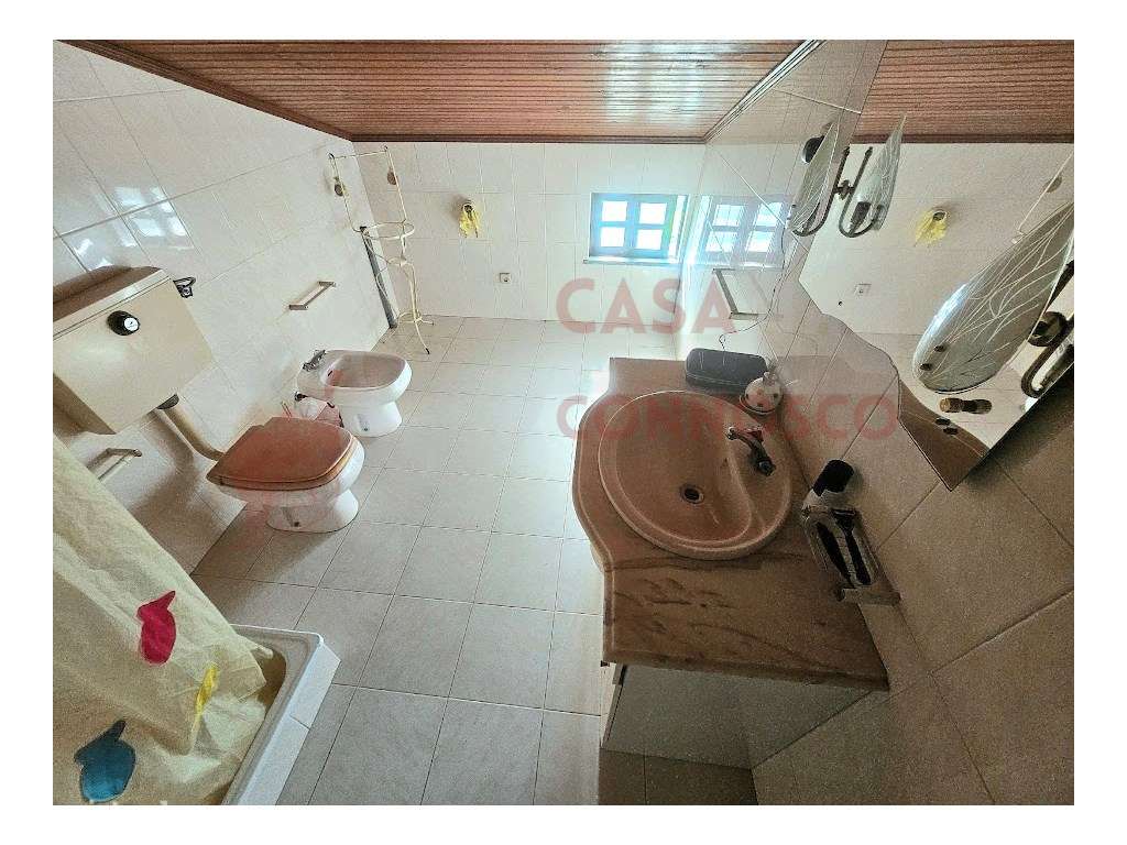 Moradia T3+T2 com garagem e jardim.-34