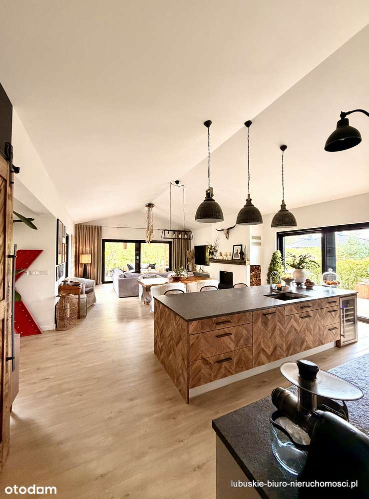 Komfortowy dom jednorodzinny z pięknym ogrodem-14