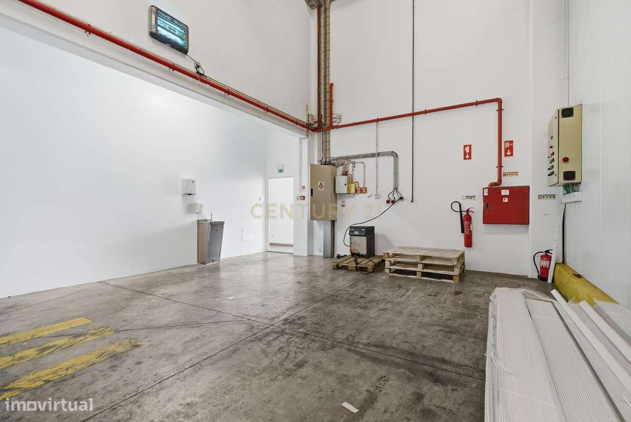 Armazém Industrial junto à Campo Oeste em A-dos-Cunhados-35