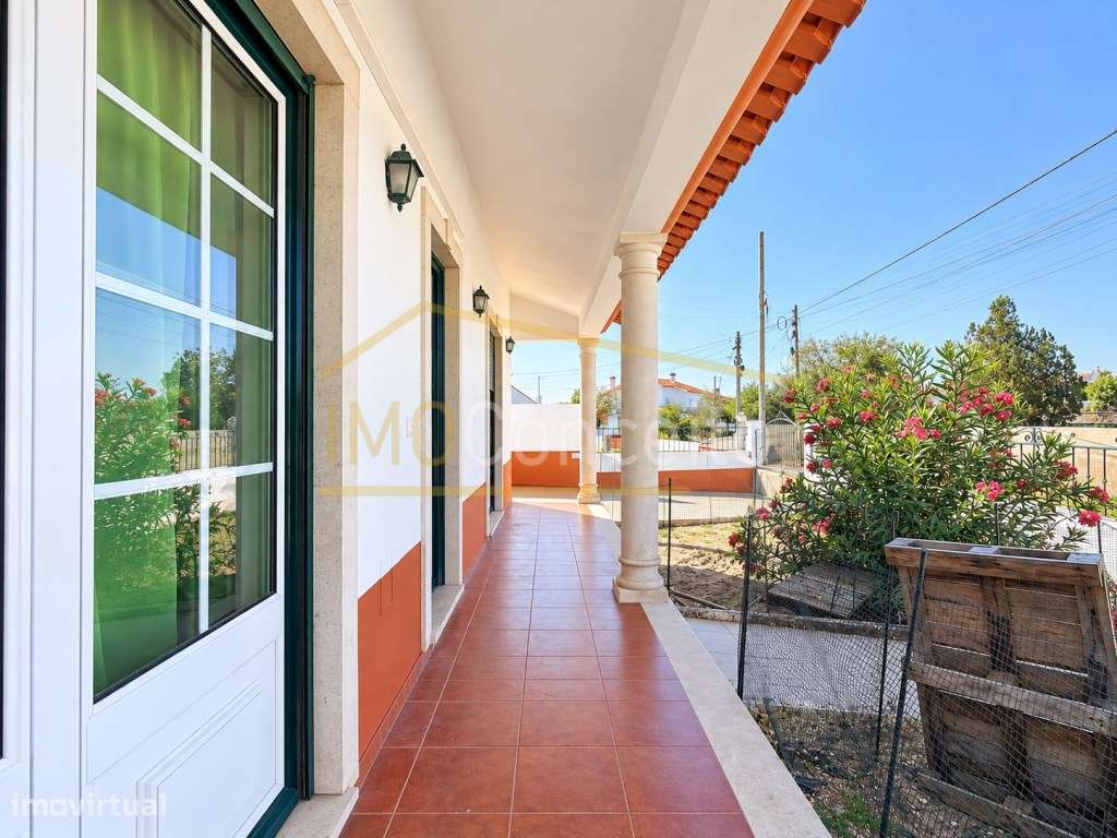 MORADIA T3 COM 2 ANEXOS| PISCINA| EXCELENTE LOCALIZAÇÃO E POTENCIAL...-13
