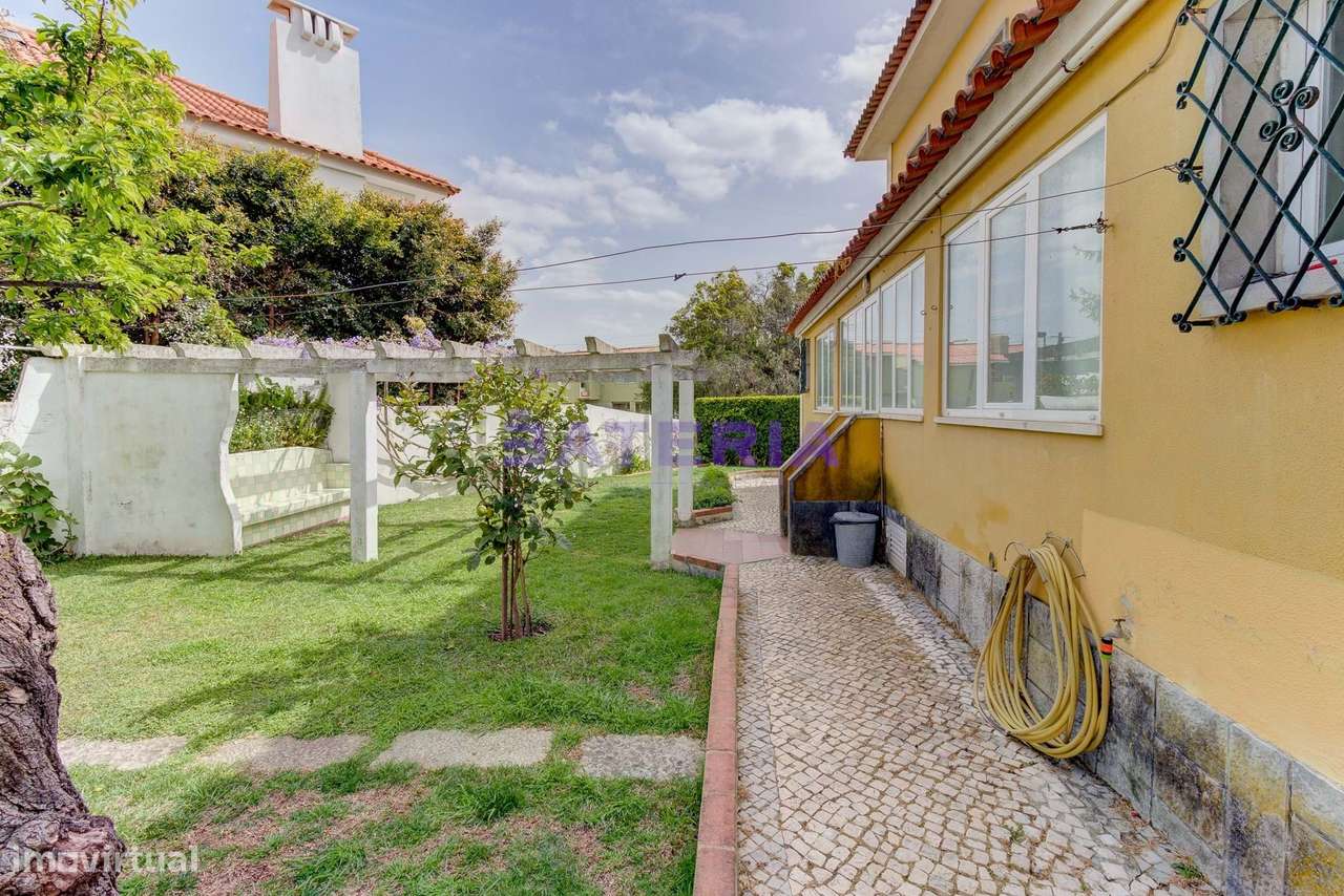 Moradia Independente T5 em Linda-a-Velha-46