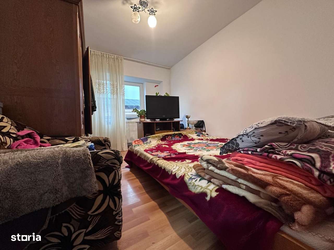 Apartament spațios cu 4 camere de vânzare!-2