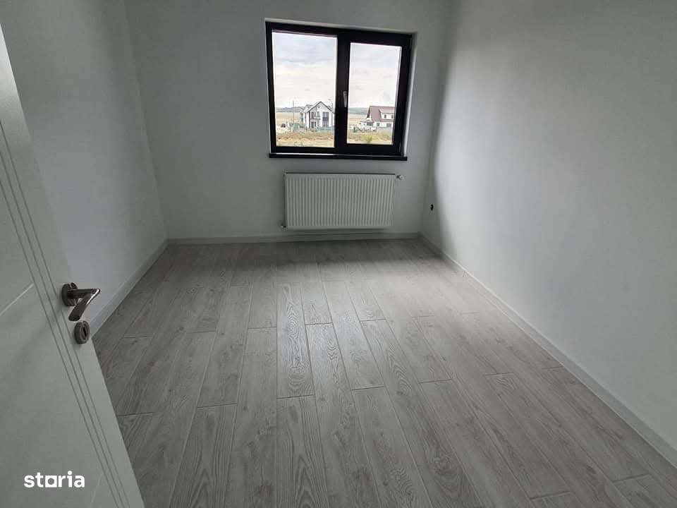 Ofer spre vânzare casa P+1, situata in Trivale - Imagine principală: 4/11