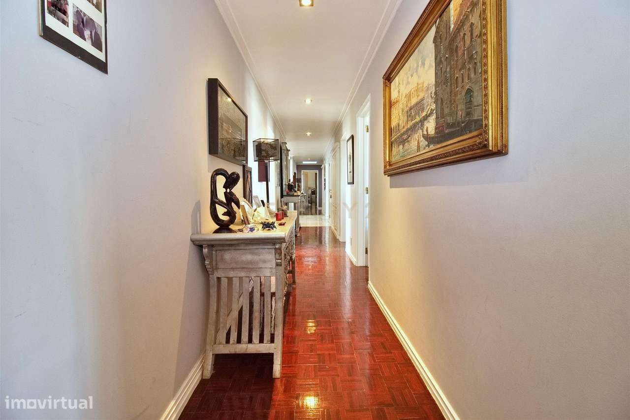 Apartamento T6 com Terraço e Vista 360º em Campolide - 314m²-9