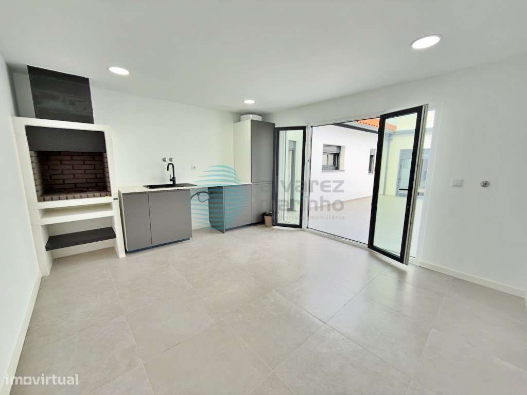 Moradia T3, com espaço exterior e anexo-21