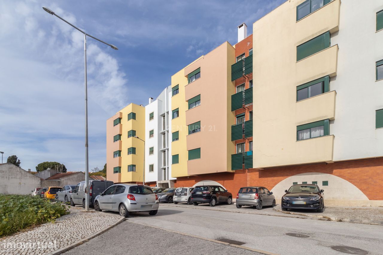 Apartamento T2 na Charneca da Caparica