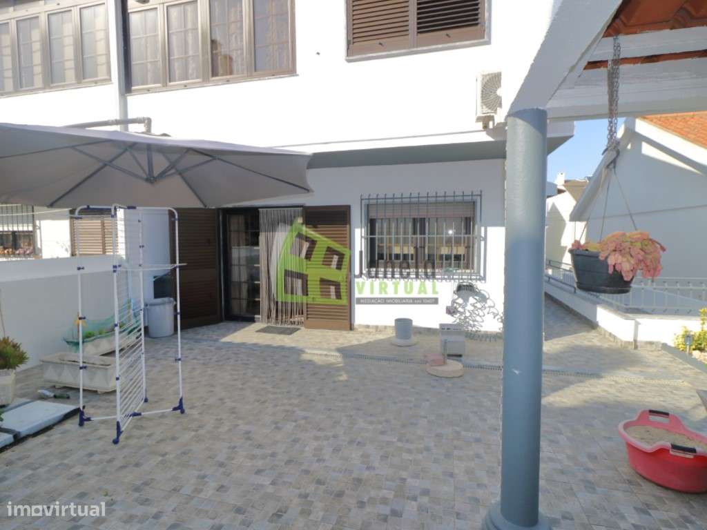 Moradia T3+1 com Quintal, Garagem em Vale de Milhaços-36