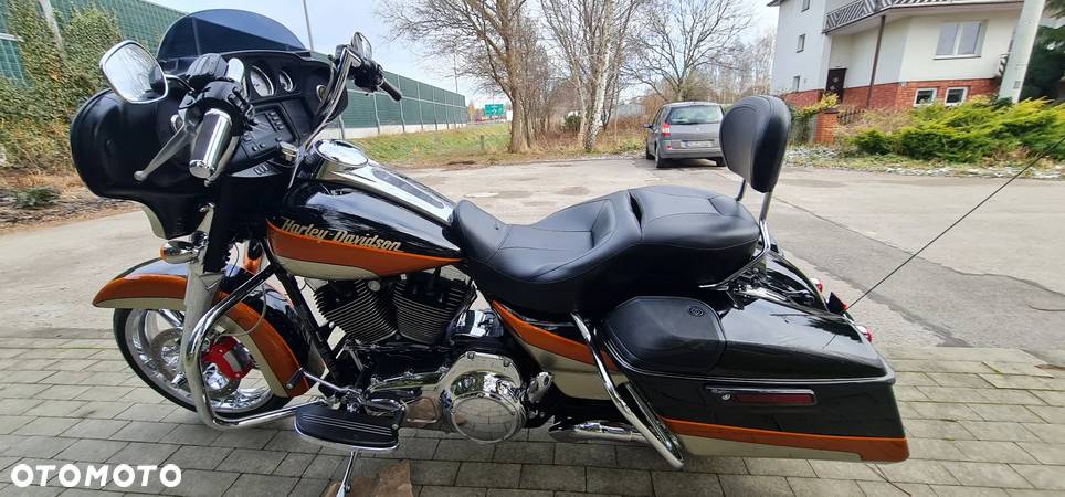 Harley-Davidson Touring Street Glide - 11