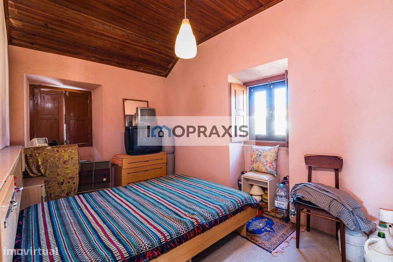 Moradia para reabilitação e terreno em Pedreiras, Porto de Mós-11