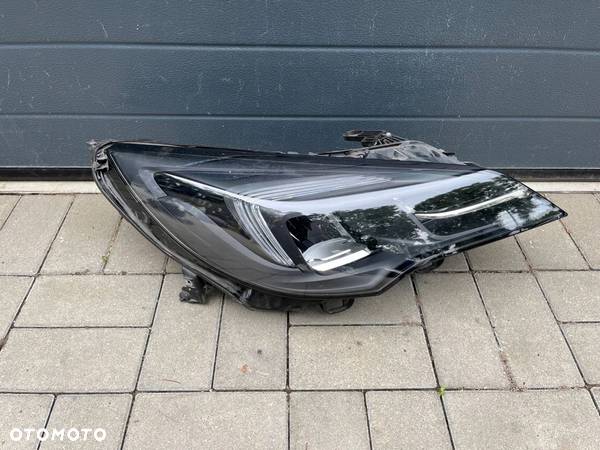 Opel Astra 5 V lampa lift led prawa przod przednia - 1