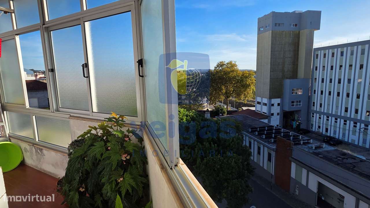 Apartamento T2 no Bairro Azul, no Centro de Caldas da Rainha, com 124-6