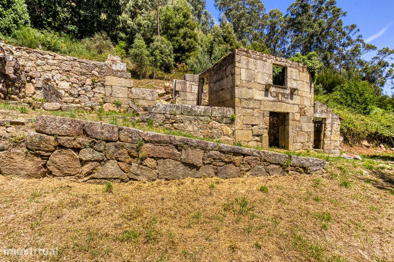 QUINTA NO VALE DO DOURO - 2 CASAS EM PEDRA, 11 HECTARES DE TERRENO-11