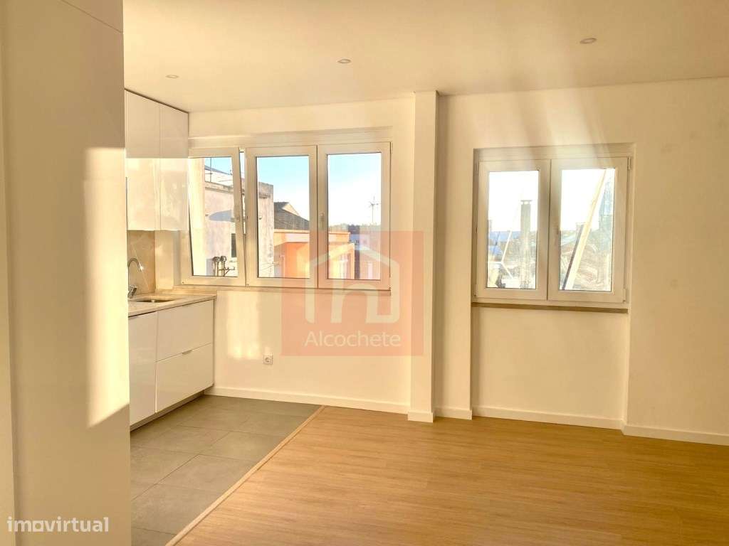 Apartamento T2 com 2 varandas no centro de Alcochete - Grande imagem: 3/22