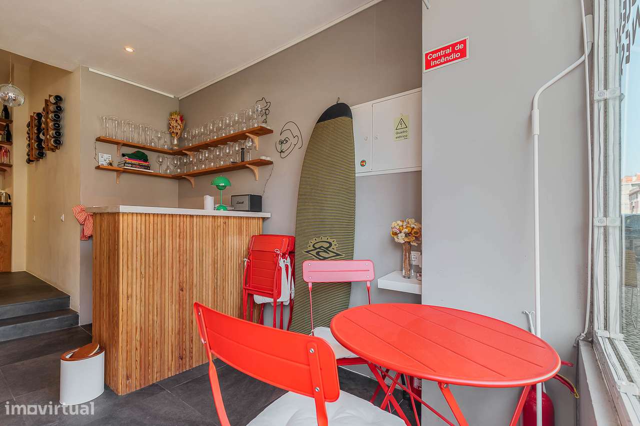 Garrafeira, mercearia para trespasse na Rua Tenente Ferreira Durão-3