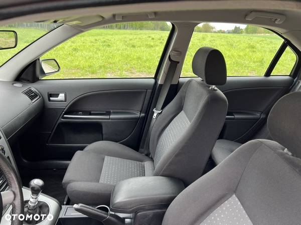 Ford Mondeo 1.8 Ambiente - 23
