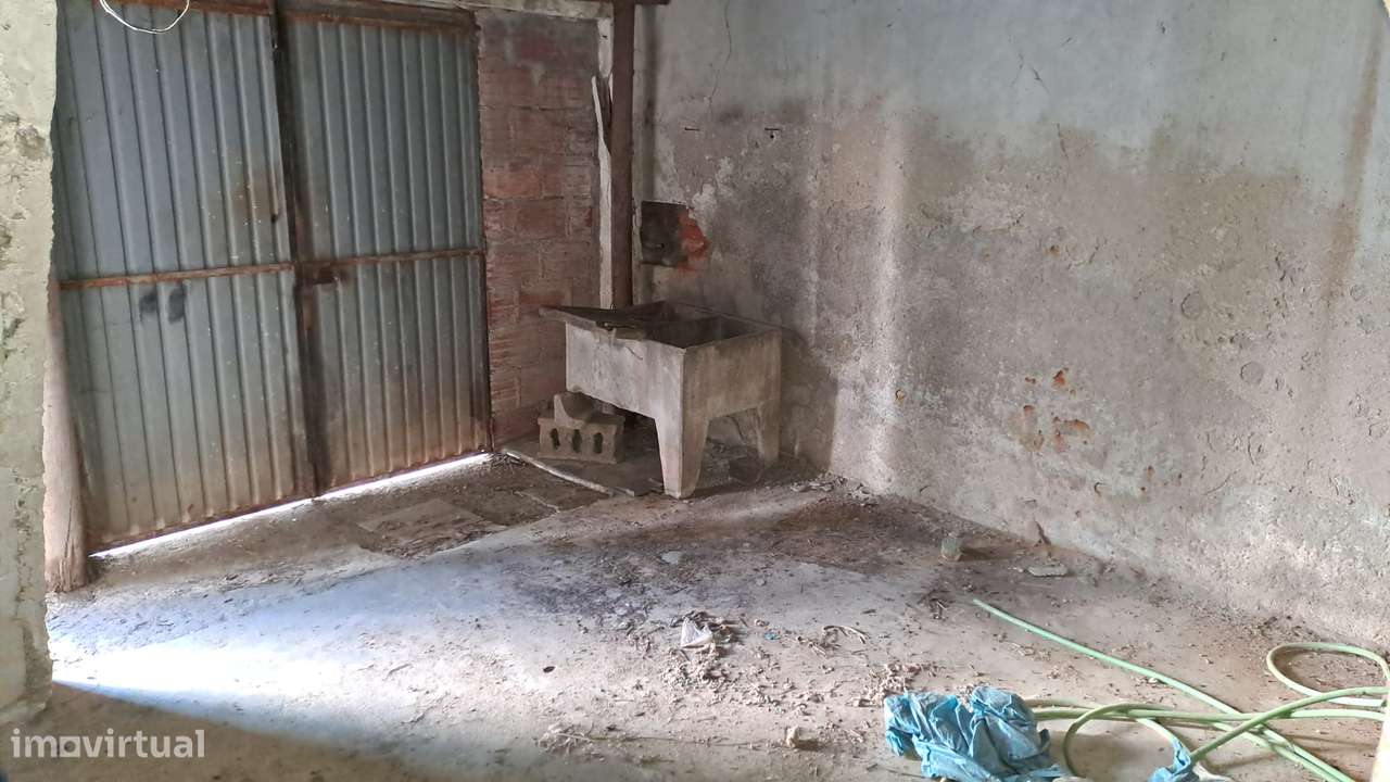 Moradia T2 para Reconstrução no Centro de Almalaguês - Grande imagem: 5/27
