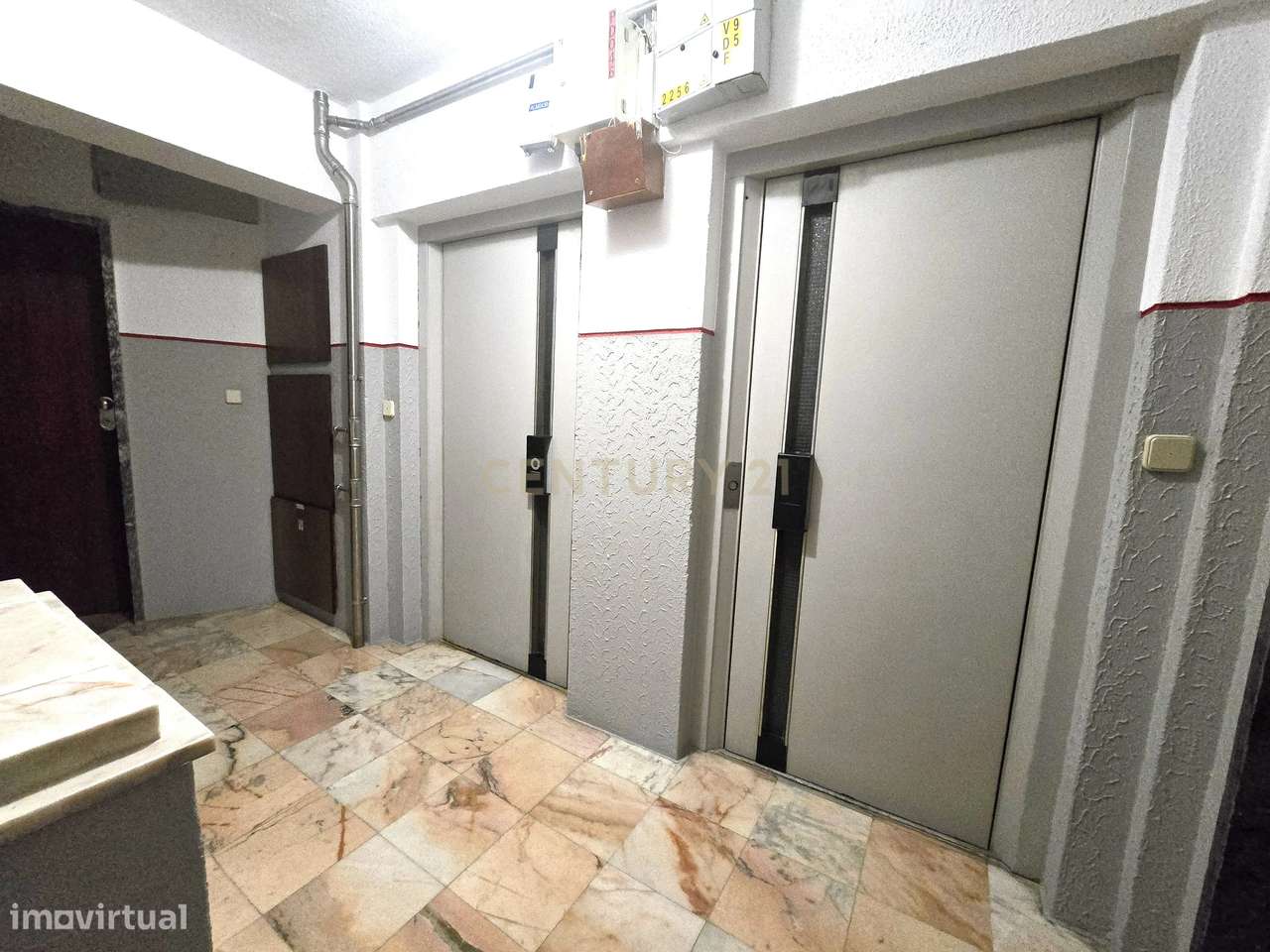Apartamento T1 na Ramalha em Almada com Varandas e Elevador-20