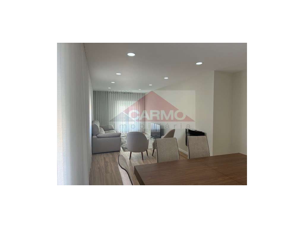 T4 Totalmente Renovado com Excelente Localização. - Grande imagem: 4/36