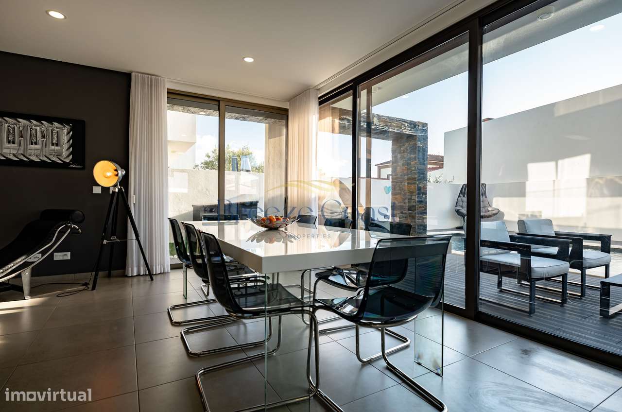 Moradia T4 com Rooftop Vista Mar-24