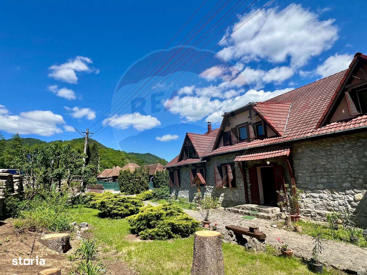 Pensiune cu 13 camere de vânzare in Bulz - Imagine principală: 3/20