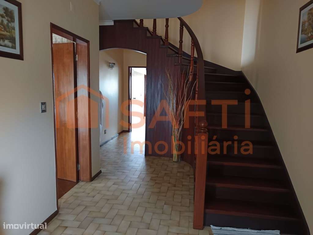 Excelente moradia T4, com cave, rés de chão, 1º andar e sótão. - Grande imagem: 5/30