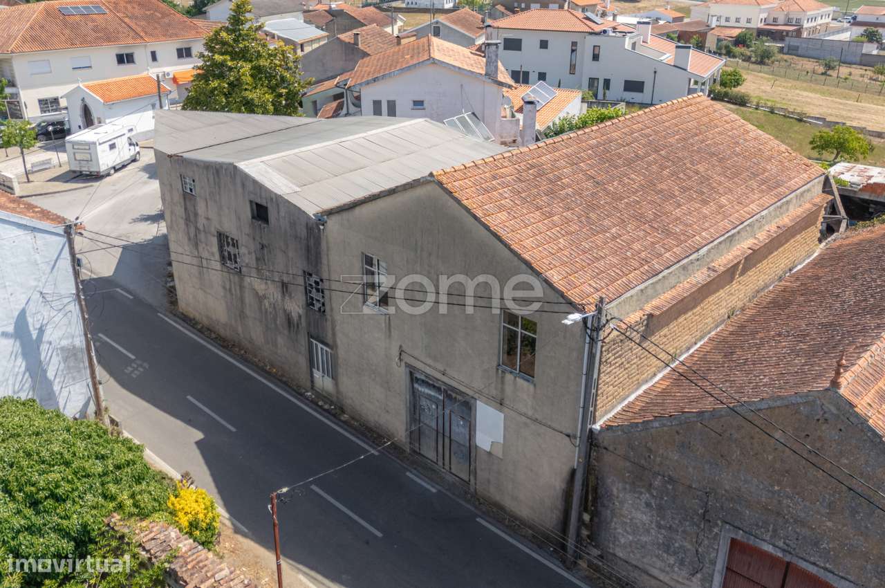 Armazém com 2 Pisos / Grande Potencial | Paredes do Bairro – Anadia - Grande imagem: 2/16