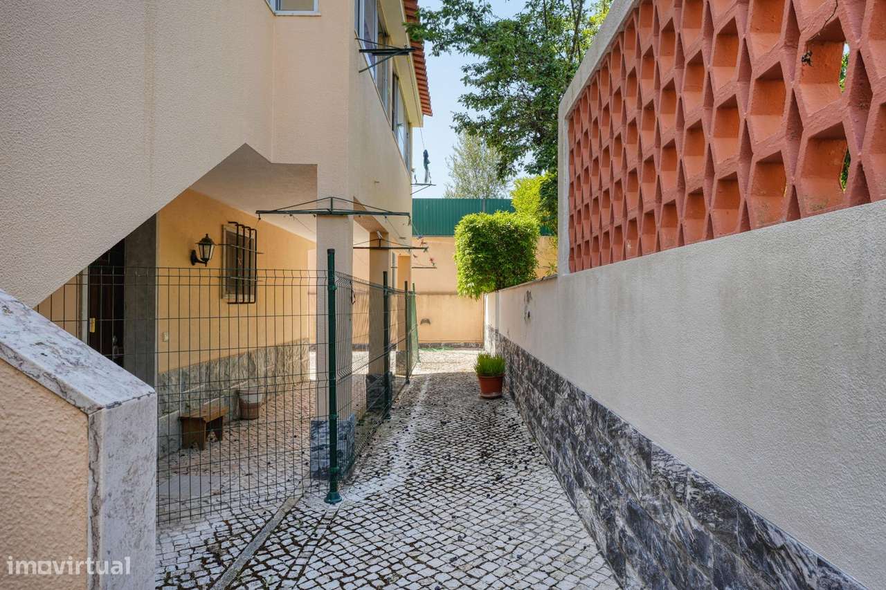 Moradia independente T8 com jardim, pomar e garagem | Nova Oeiras-57