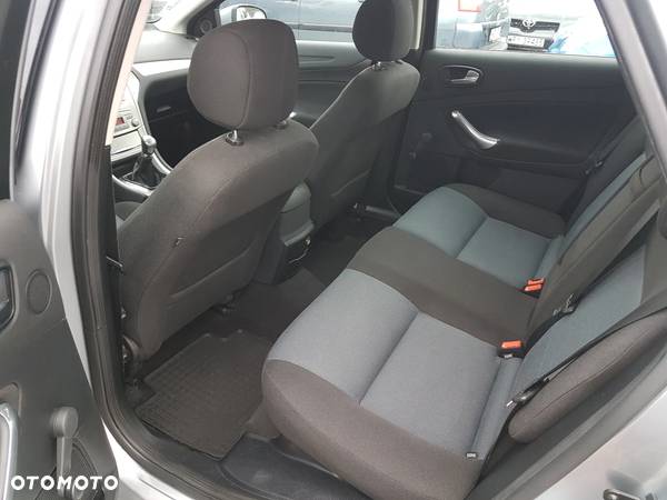 Ford Mondeo 1.6 Ambiente - 14