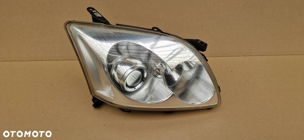 TOYOTA AVENSIS T25 02-05 LAMPA PRAWA PRZEDNIA EUROPA - 2