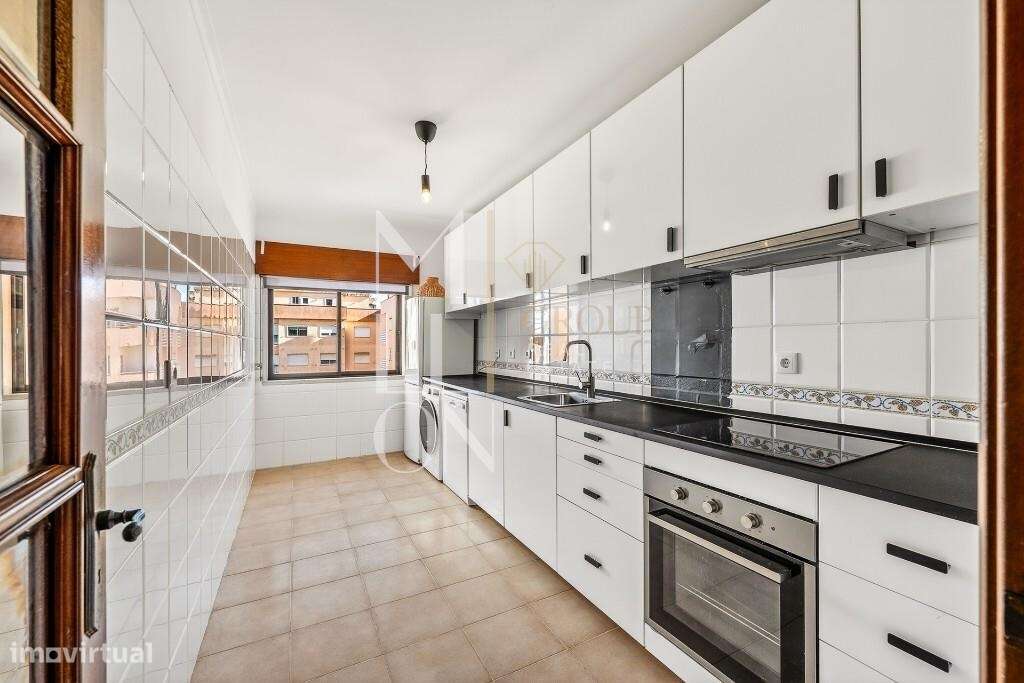 T2 com Varanda e Arrecadação zona do Oeiras Parque - Grande imagem: 2/23