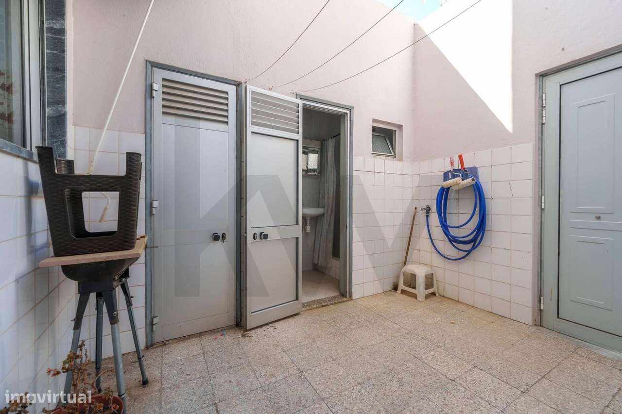Apartamento T3 com espaço exterior no centro de Vila Real de Santo Ant-29