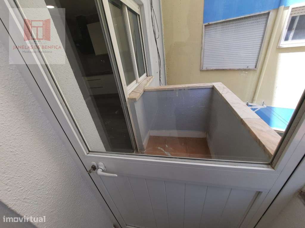 T1 remodelado c/ Cozinha Equipada- Centro Amadora-8
