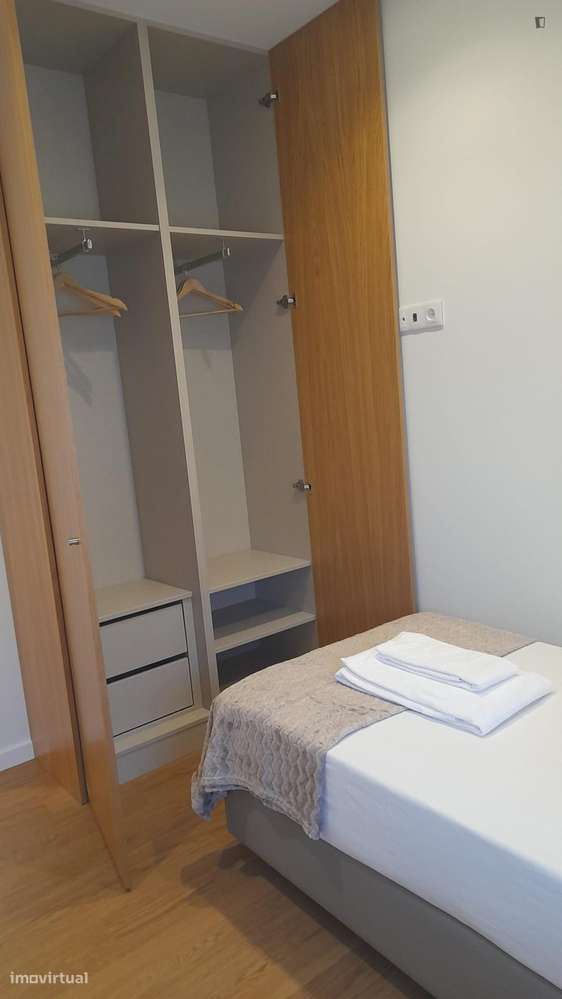 Quarto - localizado em Paranhos Porto - Grande imagem: 4/10