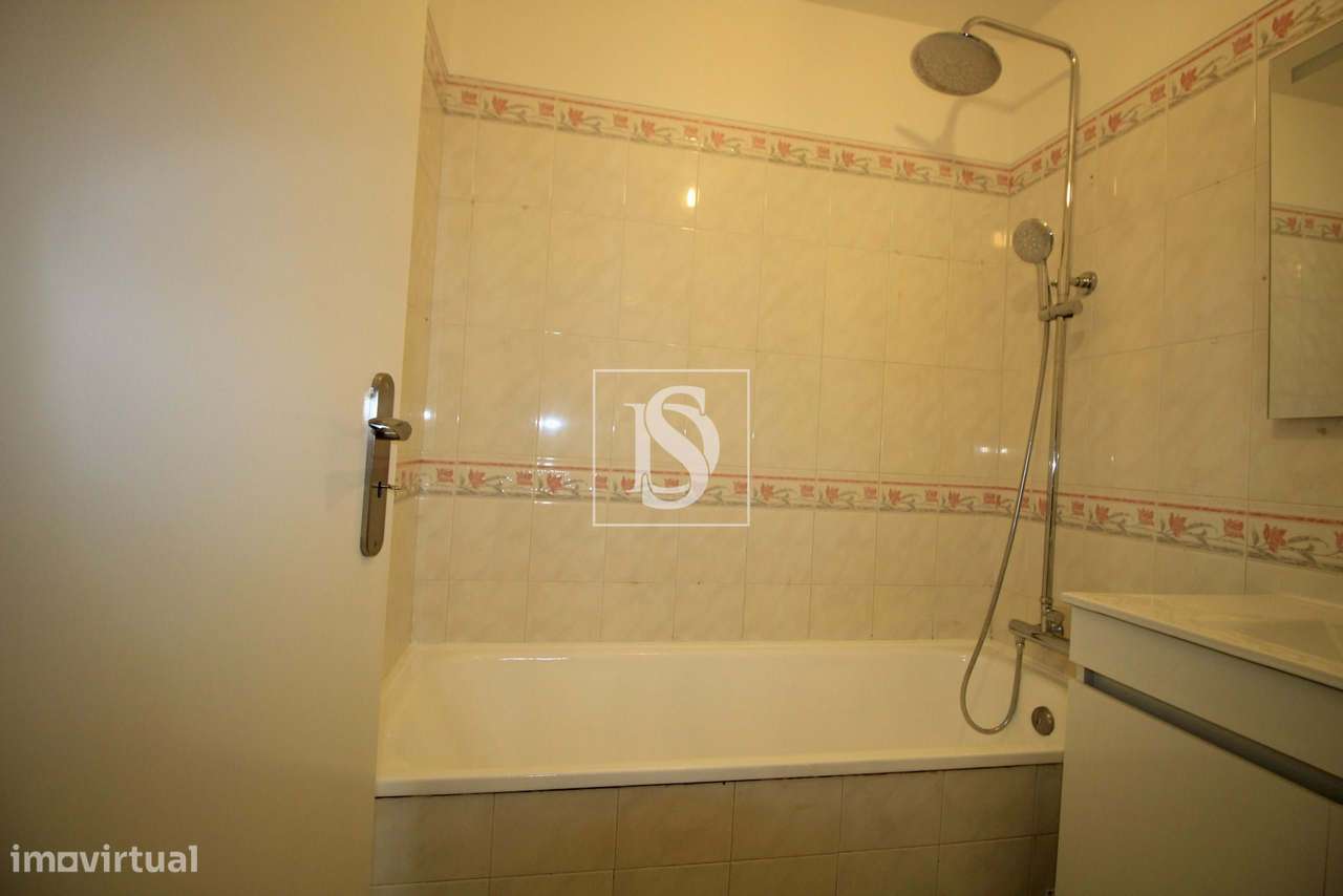 Apartamento T2 na Tapada das Mercês-16