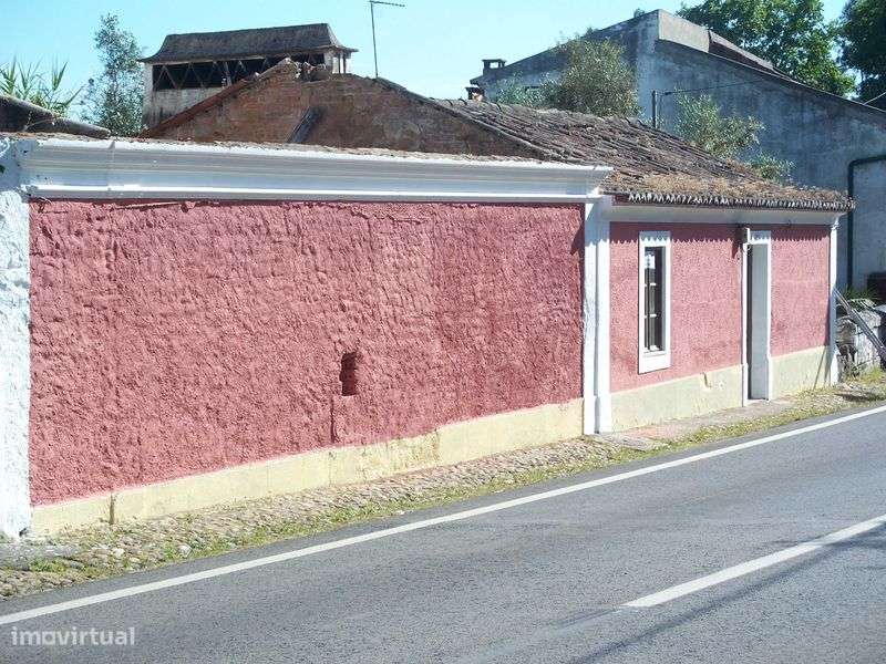 Oportunidade em Abrantes - 2 Casas para Recuperar com Terreno - Grande imagem: 2/11