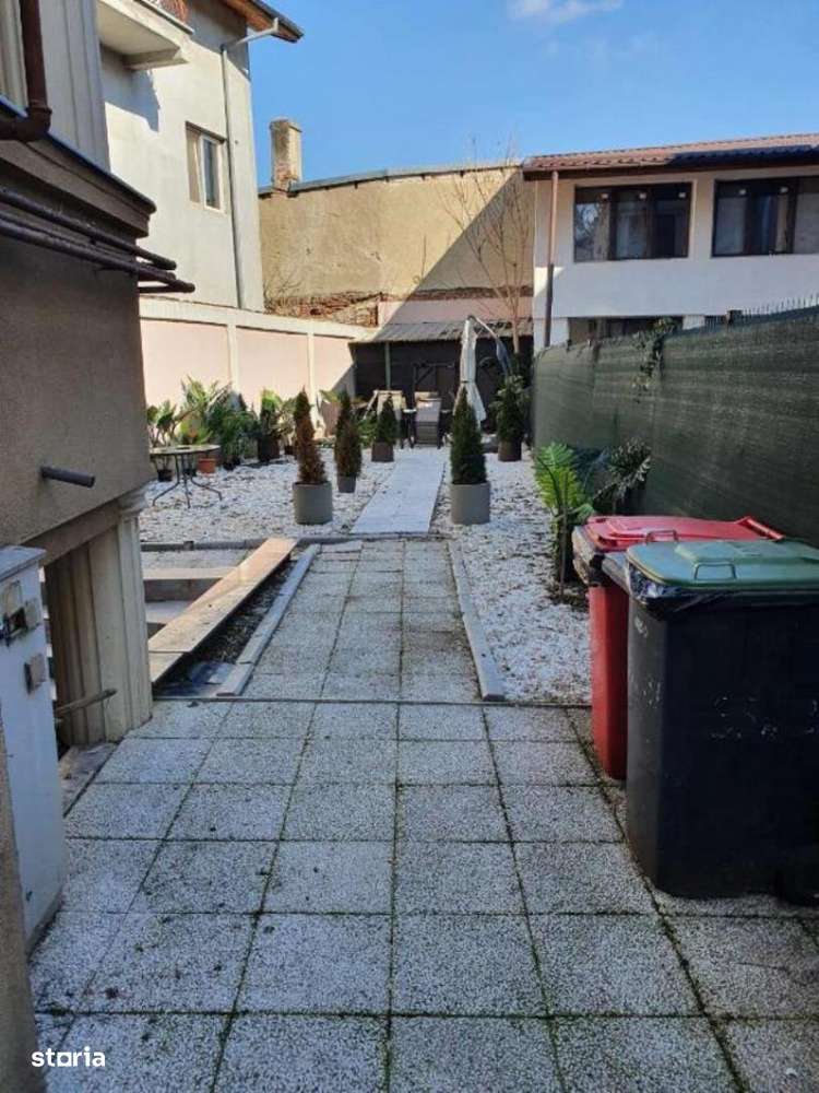 Piata Muncii-Decebal, vila 400mp /12 camere, curte 200mp - Imagine principală: 3/17