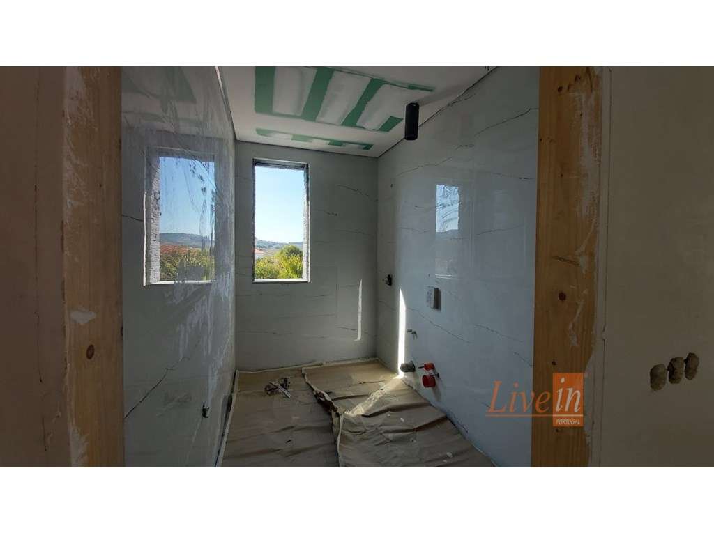 Quinta com Moradia T4 Isolada na Azueira em Mafra-24