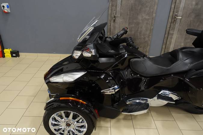 Can-Am Spyder - 10