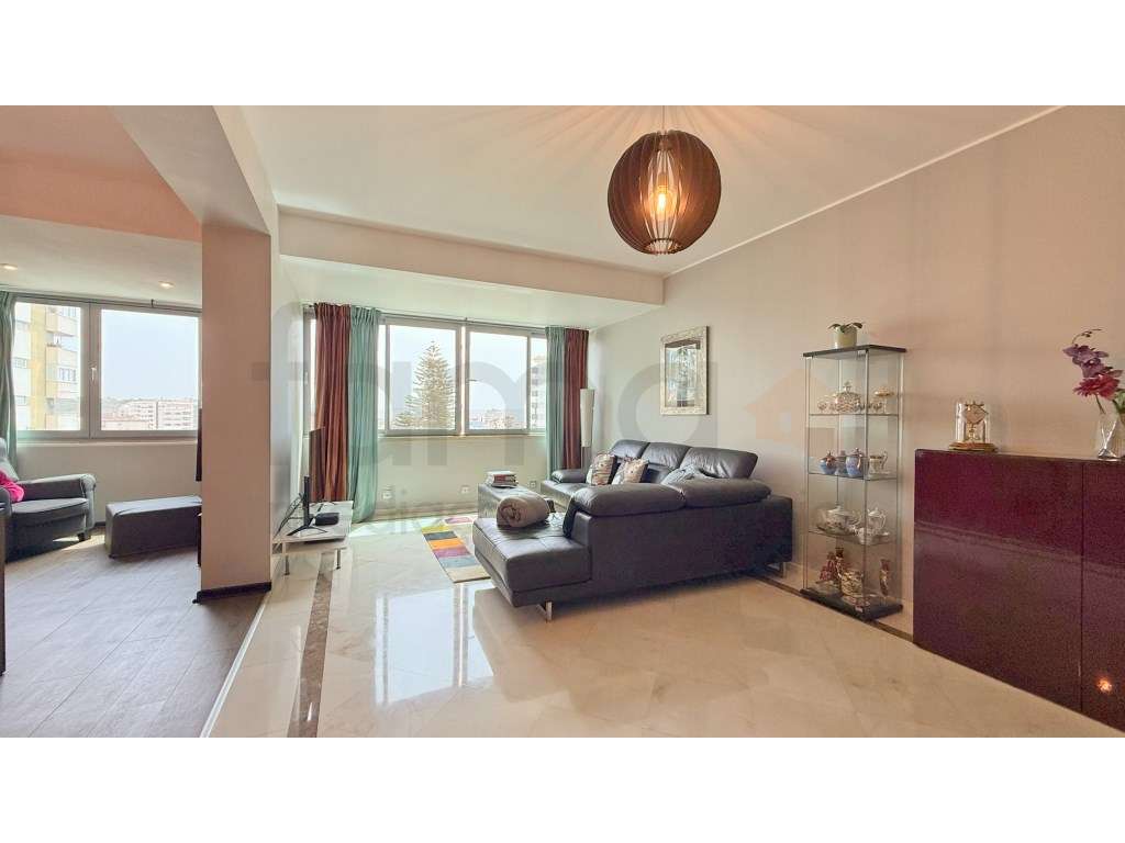 Apartamento T4 em Miraflores-9