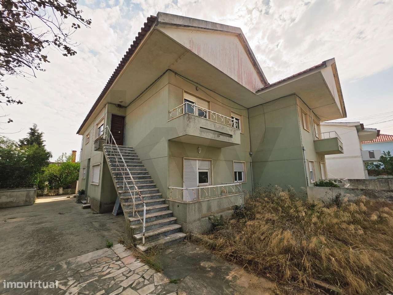 Moradia Bi familiar – Dois T3 Independentes | Porto Salvo-1