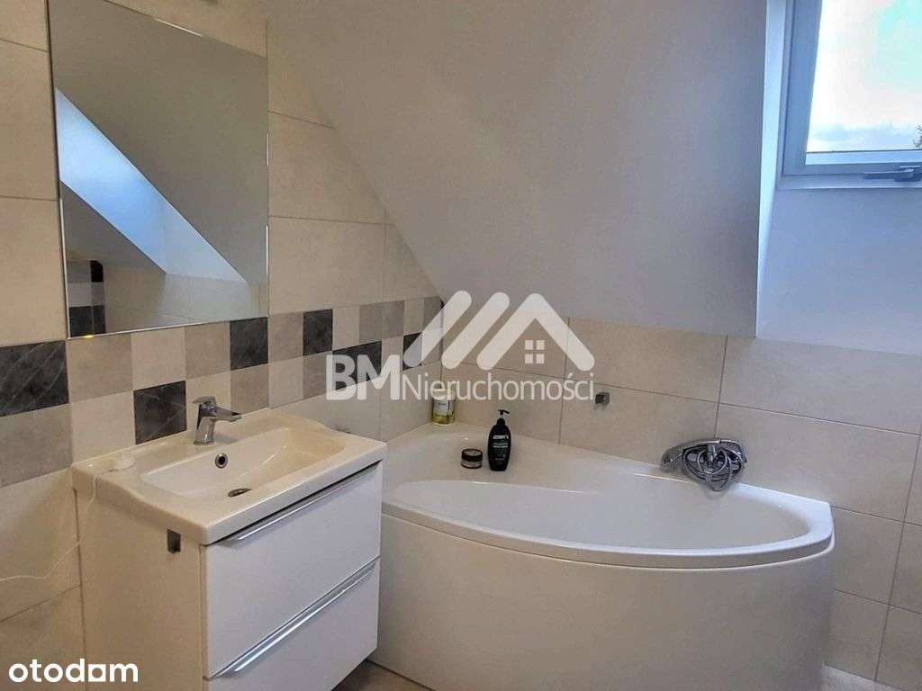 Dom wolnostojący z garażem na dwa samochody.-13