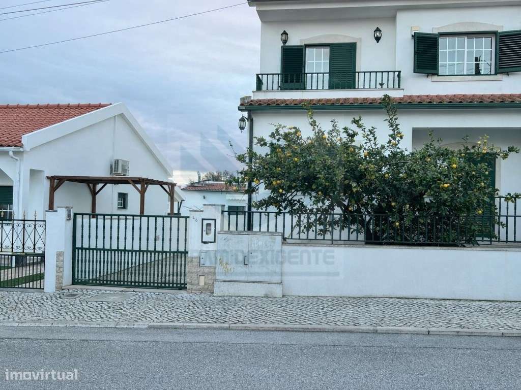 MORADIA T4+1, CAVE 76m2, SÓTAO, GARAGEM, GAIO - MOITA - Grande imagem: 4/44