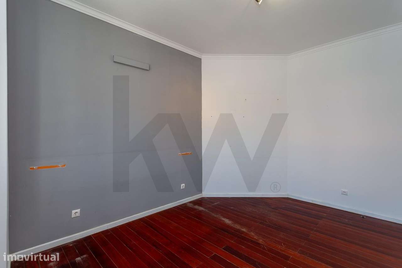 Moradia Isolada | 5 Quartos, Jardim, Garagem para 4 Carros-43