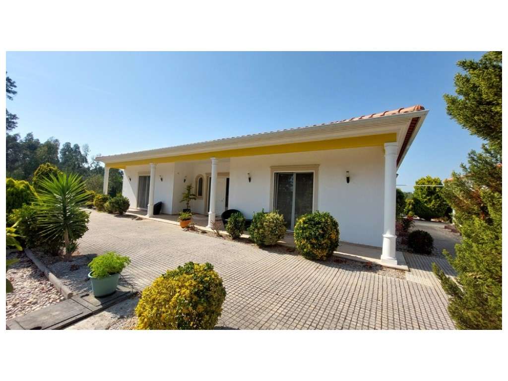 Moradia térrea, individual T4 com piscina e jacuzzi, zona Coimbrão - Grande imagem: 2/45