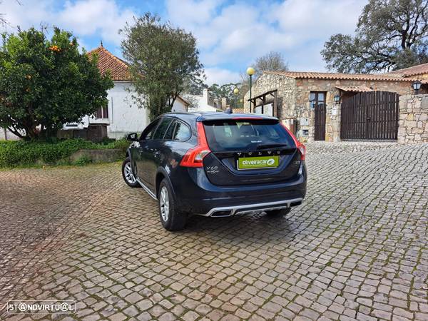 Volvo V60 Cross Country 2.0 D3 Pro - 26